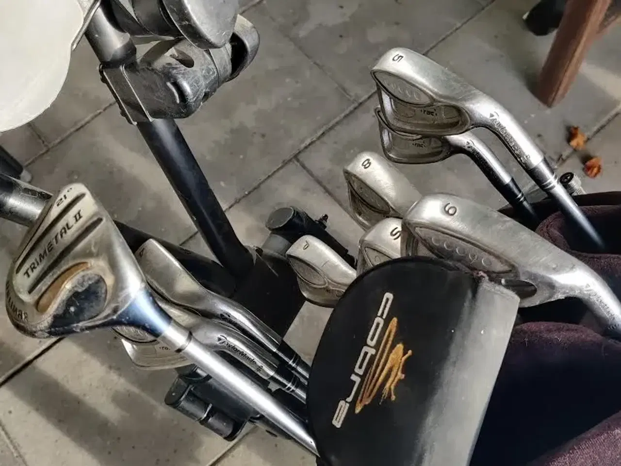 Billede 1 - Golfbag, vogn, jernkøller. 