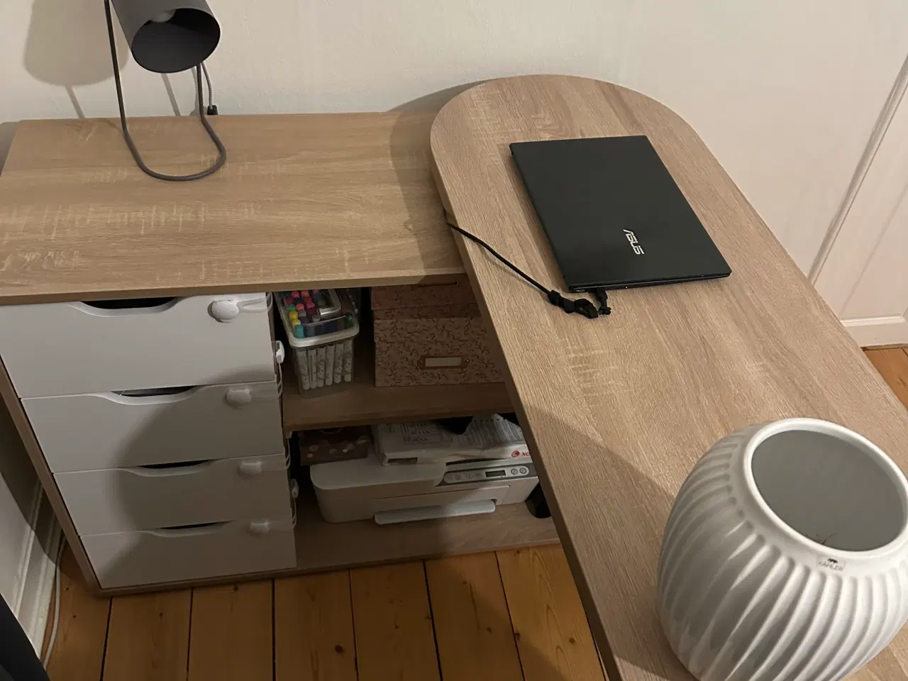 Billede 2 - Justerbart skrivebord fra jysk