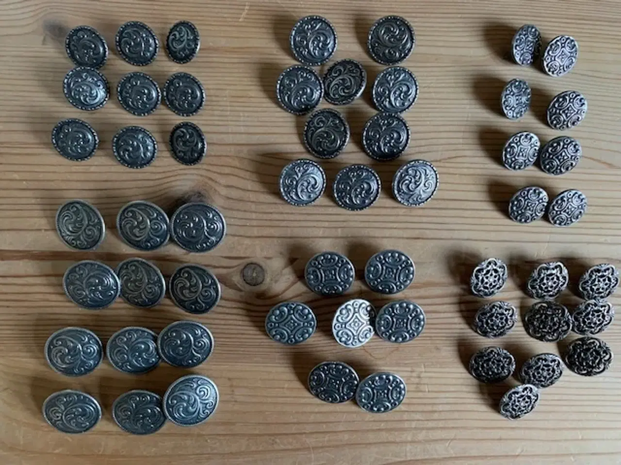 Billede 1 - Knapper i tin - NYE