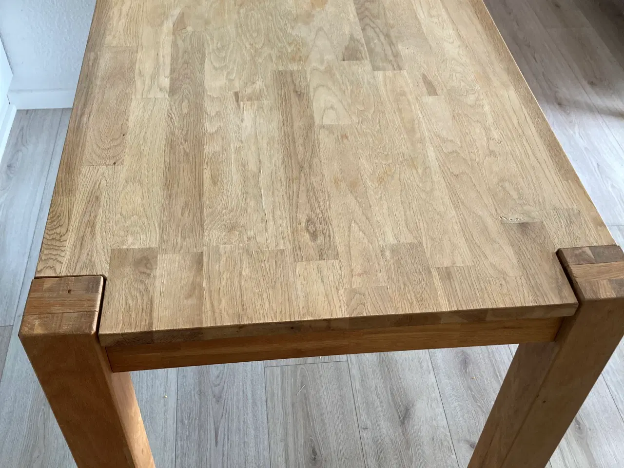 Billede 2 - Lille spisebord med to skuffer 