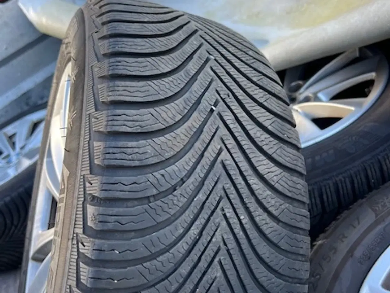 Billede 3 -  4 stk Michelin 225/55R 17 vinterdæk på Alufælge 