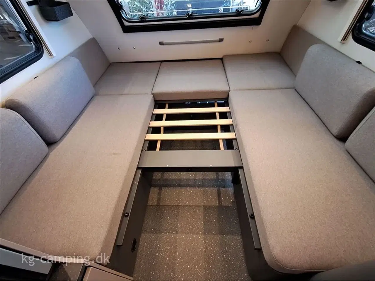 Billede 8 - 2026 - Adria Action 391 LH Sport   2026 Nyhed - Action 391 LH SPORTS med TRUMA Combi 4 E og lyst hyndestof