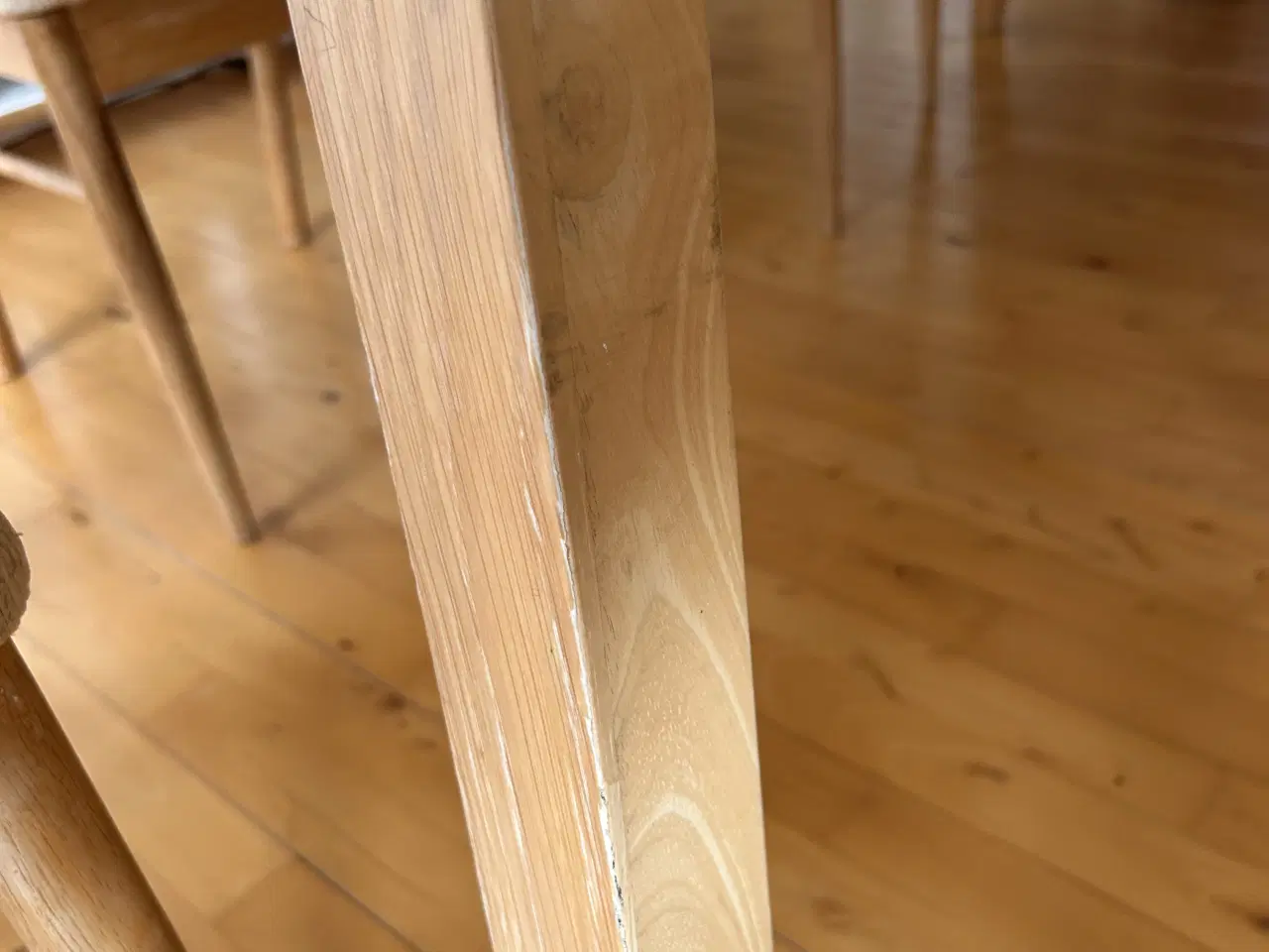 Billede 5 - Spisebord med udtræk til 2 plader