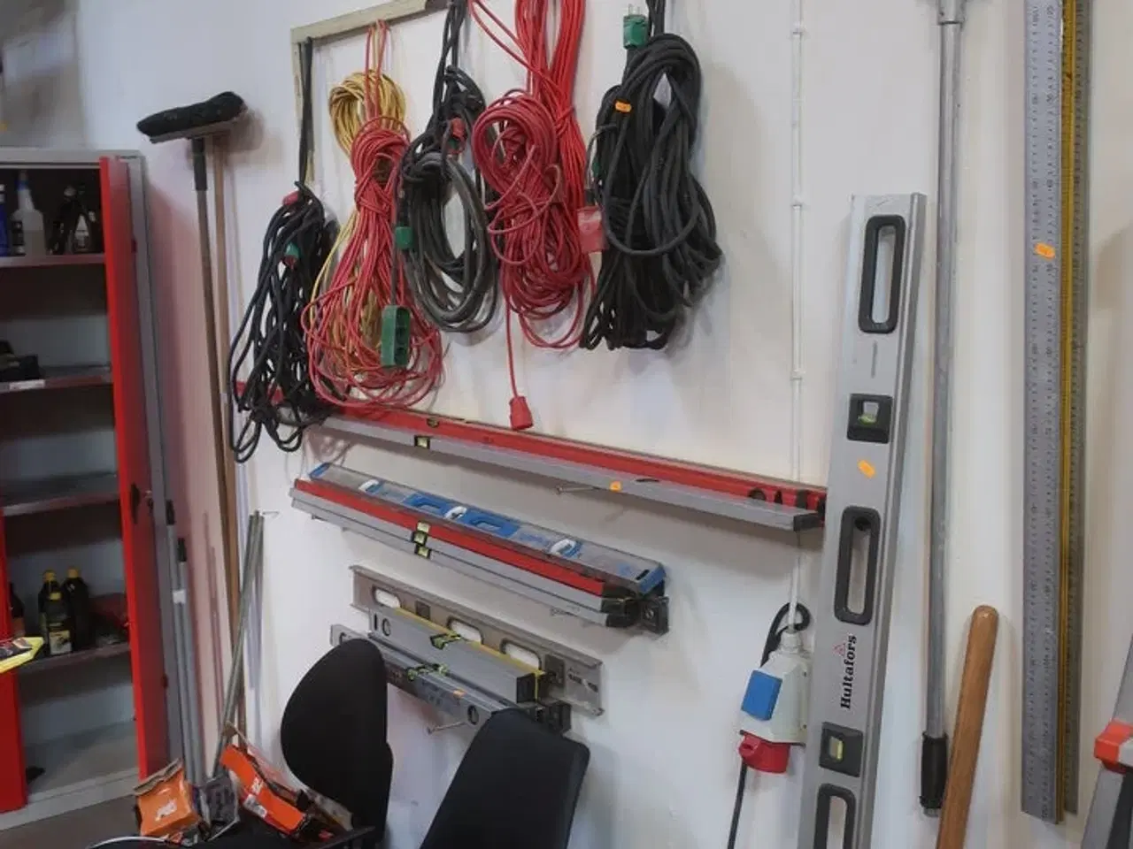 Billede 1 - Vaterpas, ledninger og vinkler