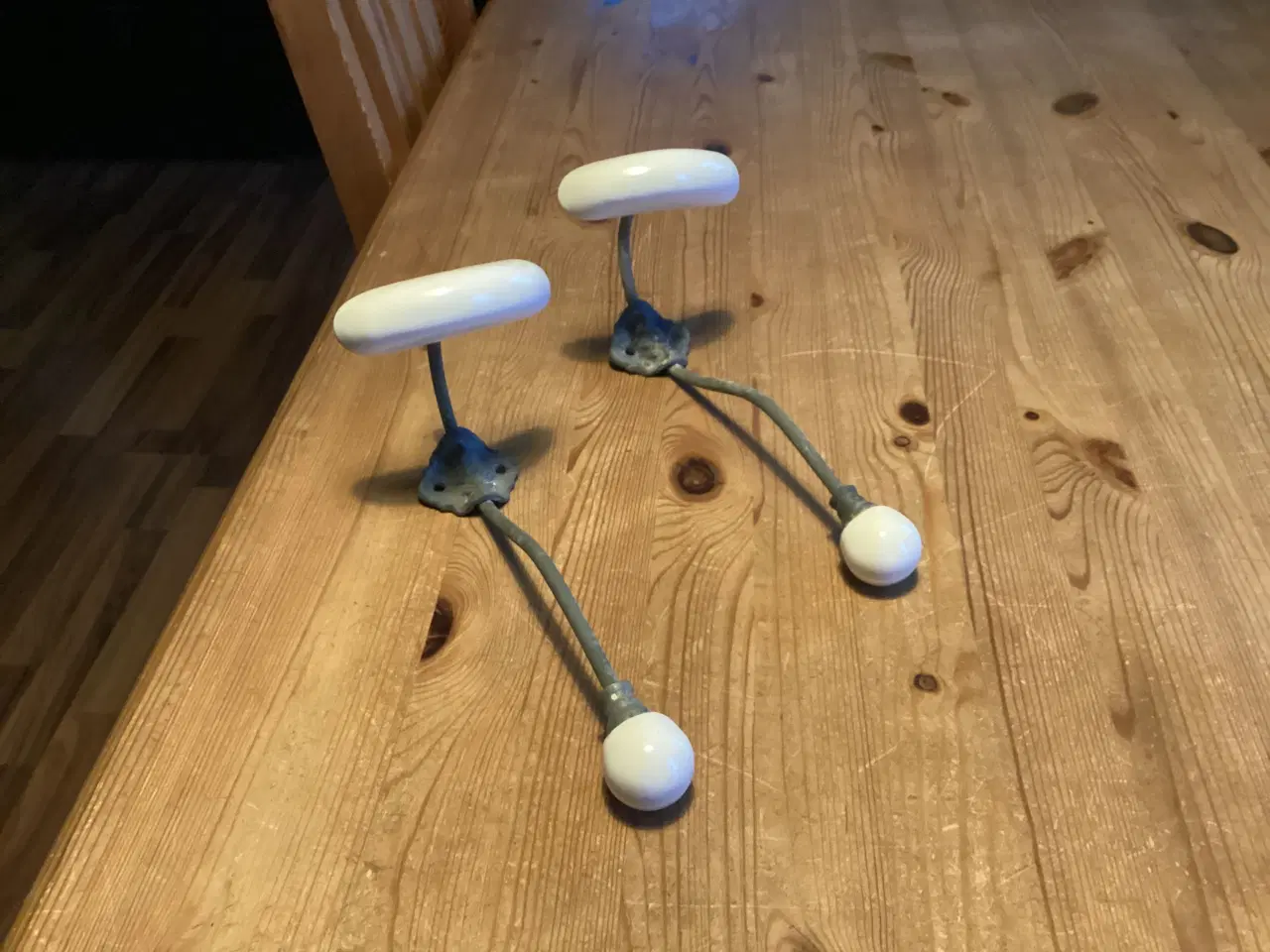 Billede 13 - Bodum Krus, Osteklokke, Porcelæns Knager, Og Mere.