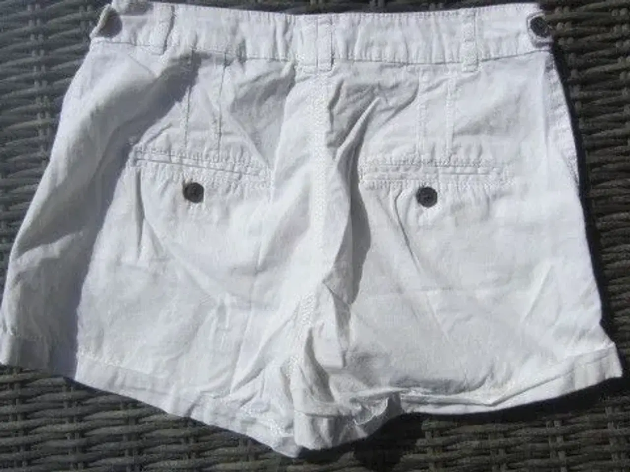 Billede 2 - Str. 34, hvide shorts