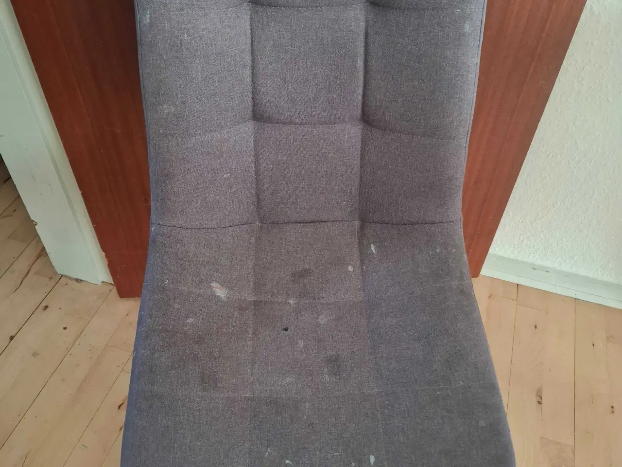 Billede 14 - Flot Spisebord med 5 Stole