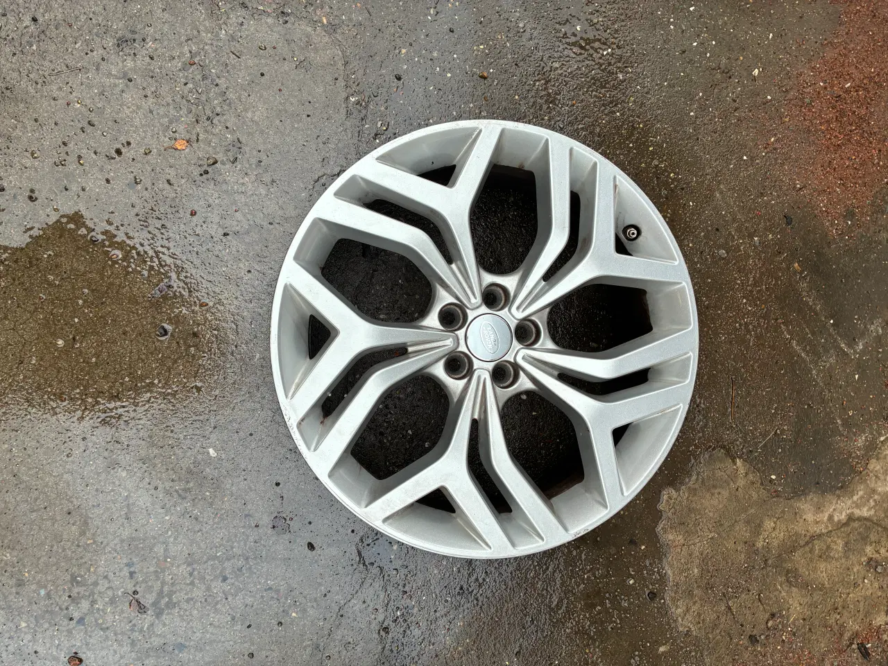 Billede 1 - 1 stk. original Evoque fælg