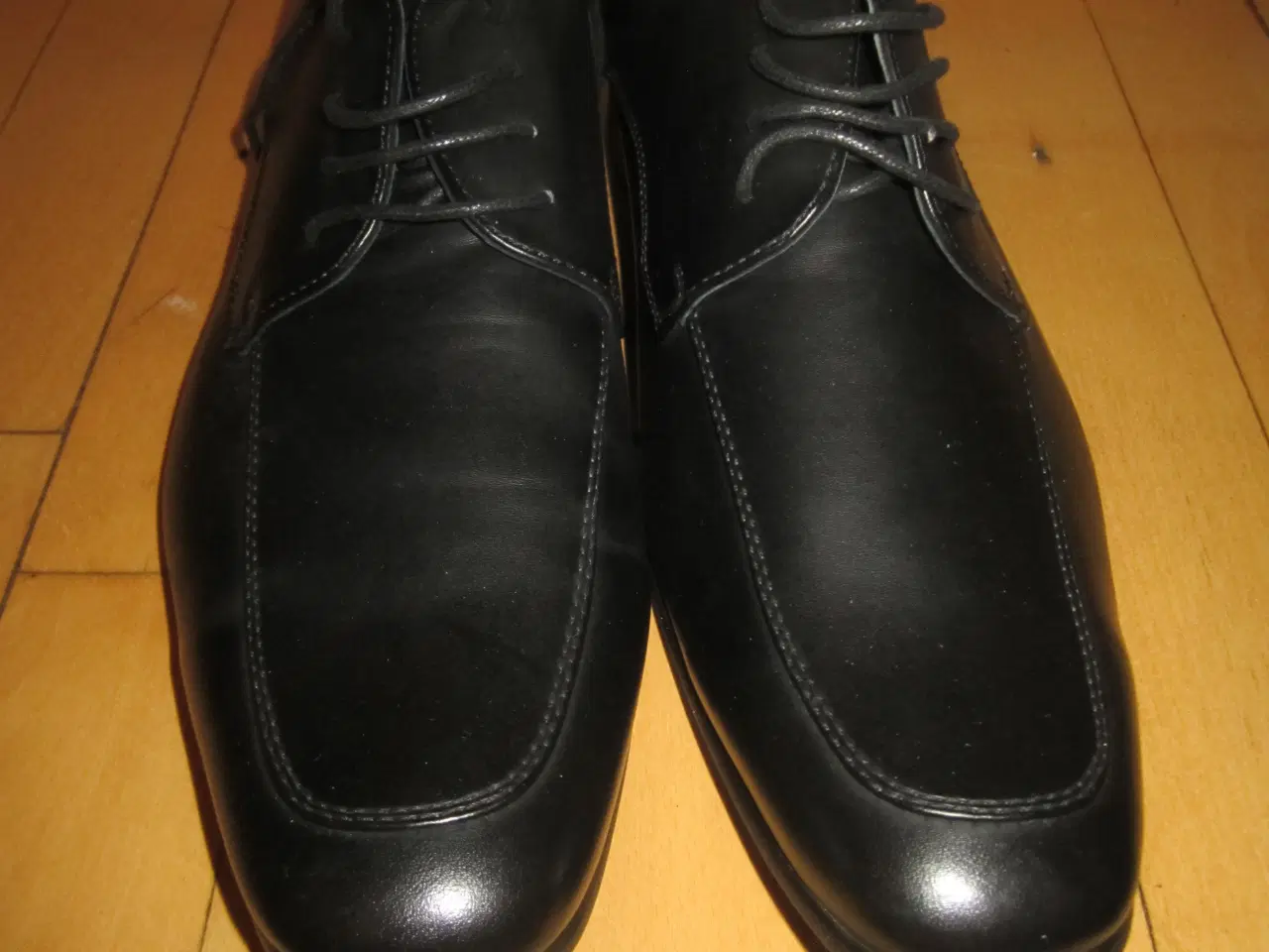 Billede 1 - NYE LÆKRE HERRESKO. BYD. STR. 44.