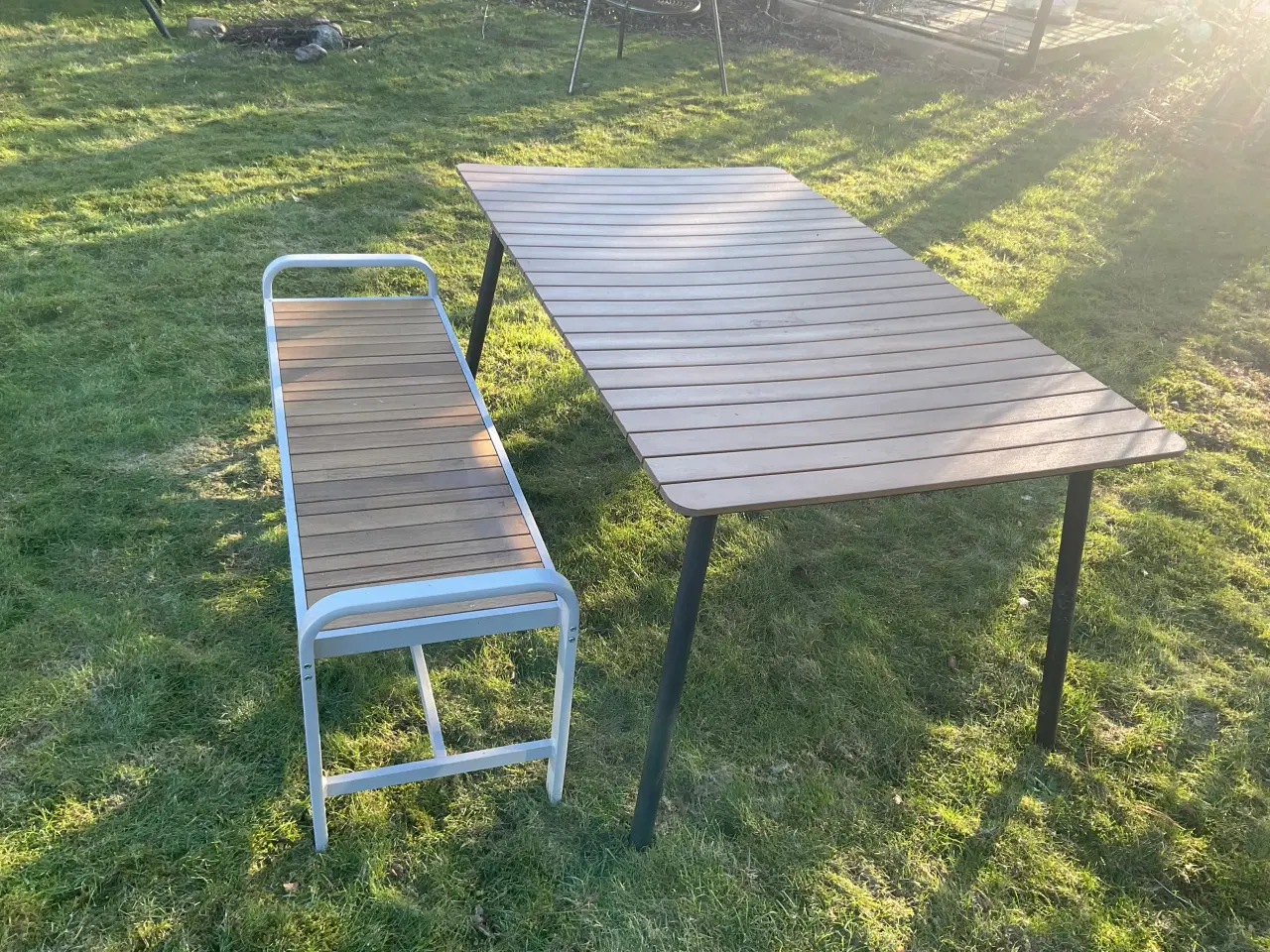 Billede 1 - Pænt alu. havestol med to stole.