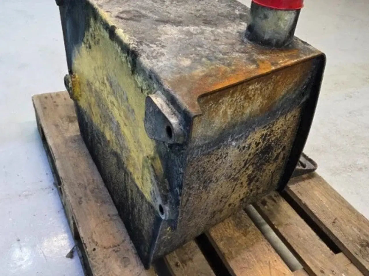 Billede 19 - New Holland LB115B Dieseltank 84262236