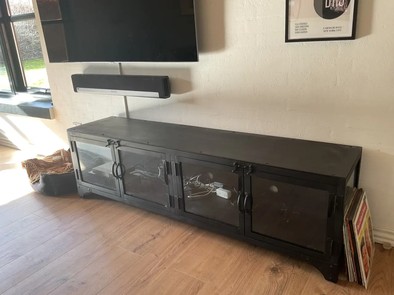 Billede 2 - Super flot Langt vitrineskab i jern