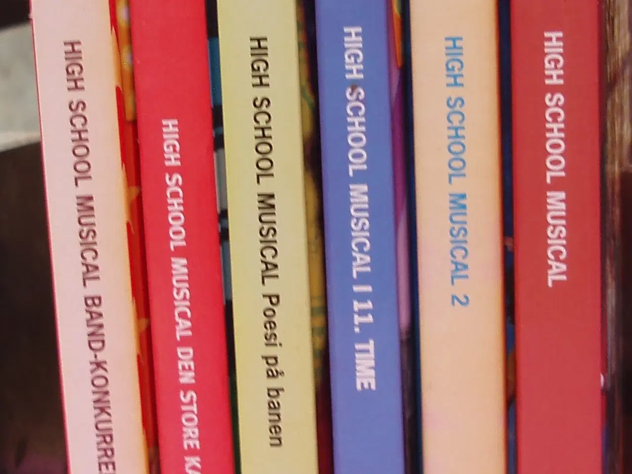 Billede 2 - Disneys High School Musical bøger