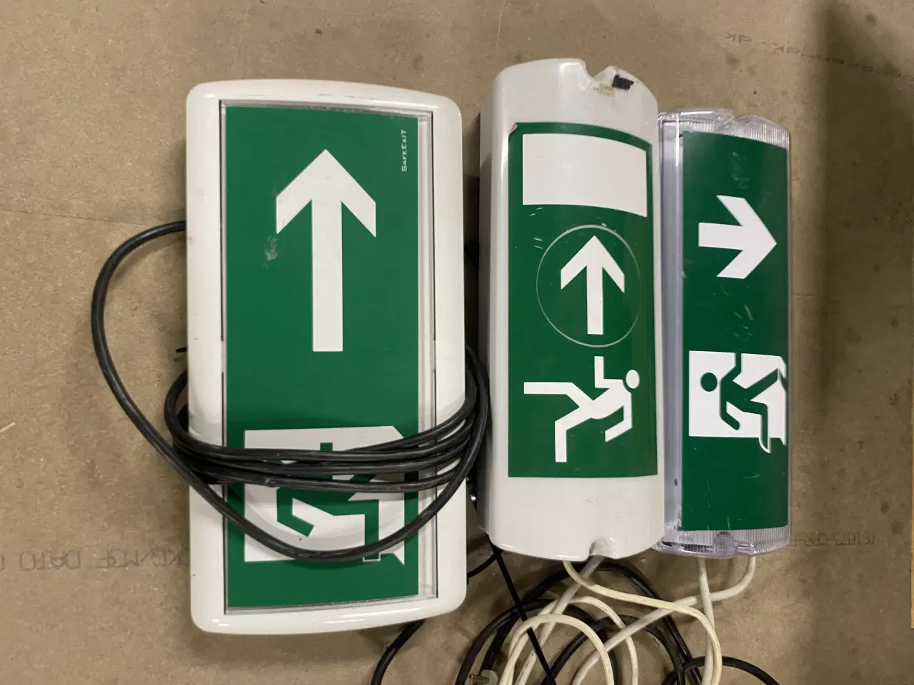 Billede 1 - 3 stk "UD" lamper