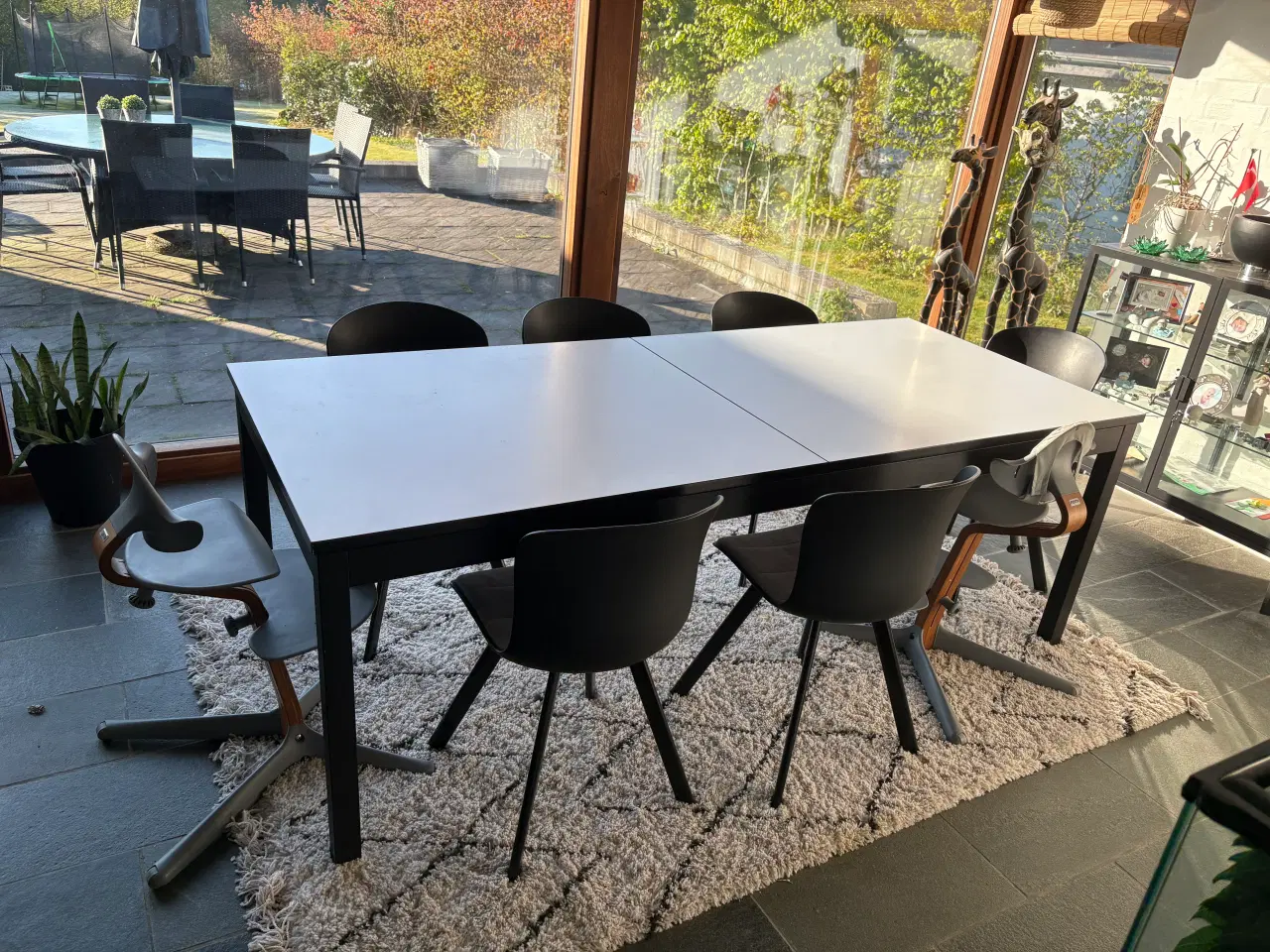 Billede 1 - Spisebord med 6 stole 