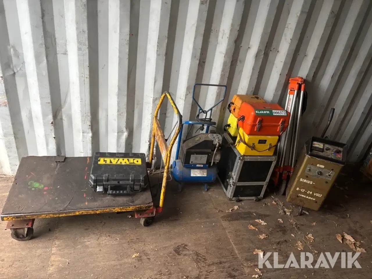 Billede 2 - Blandet lot rotationlaser, lader, kompressor og vogn