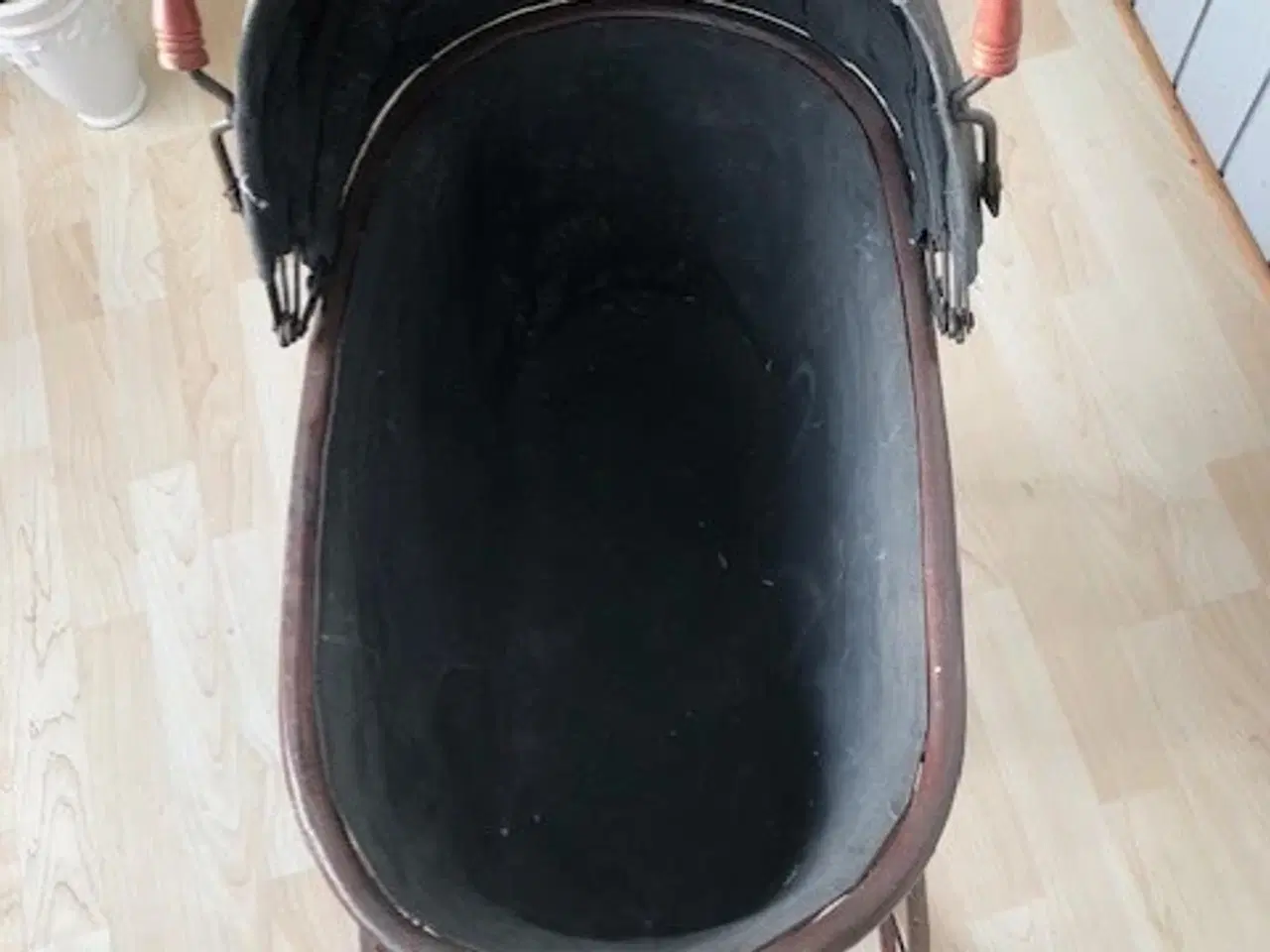 Billede 5 - Gammel dukkevogn med dukke