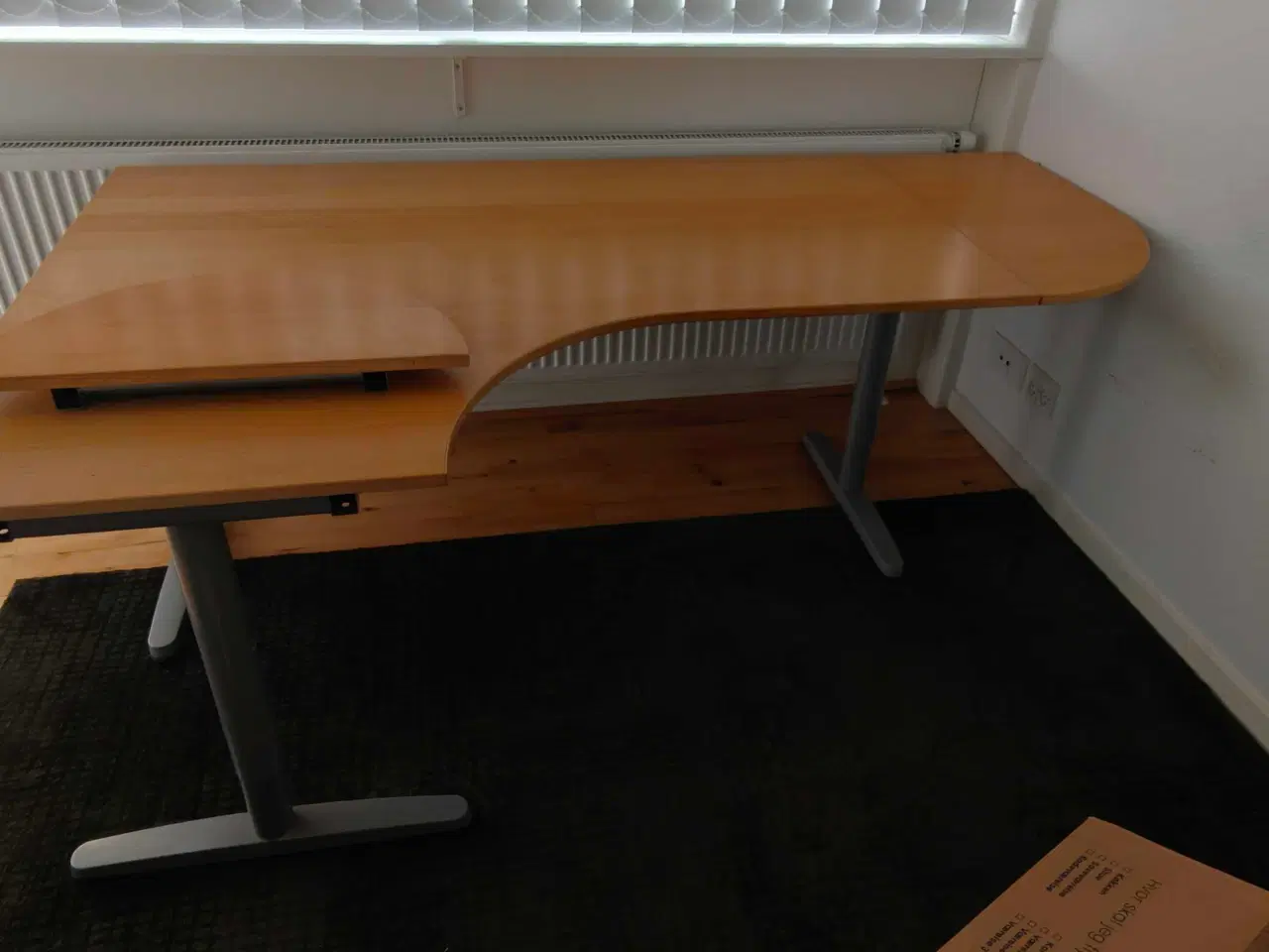 Billede 1 - Stort skrivebord med ekstra plader