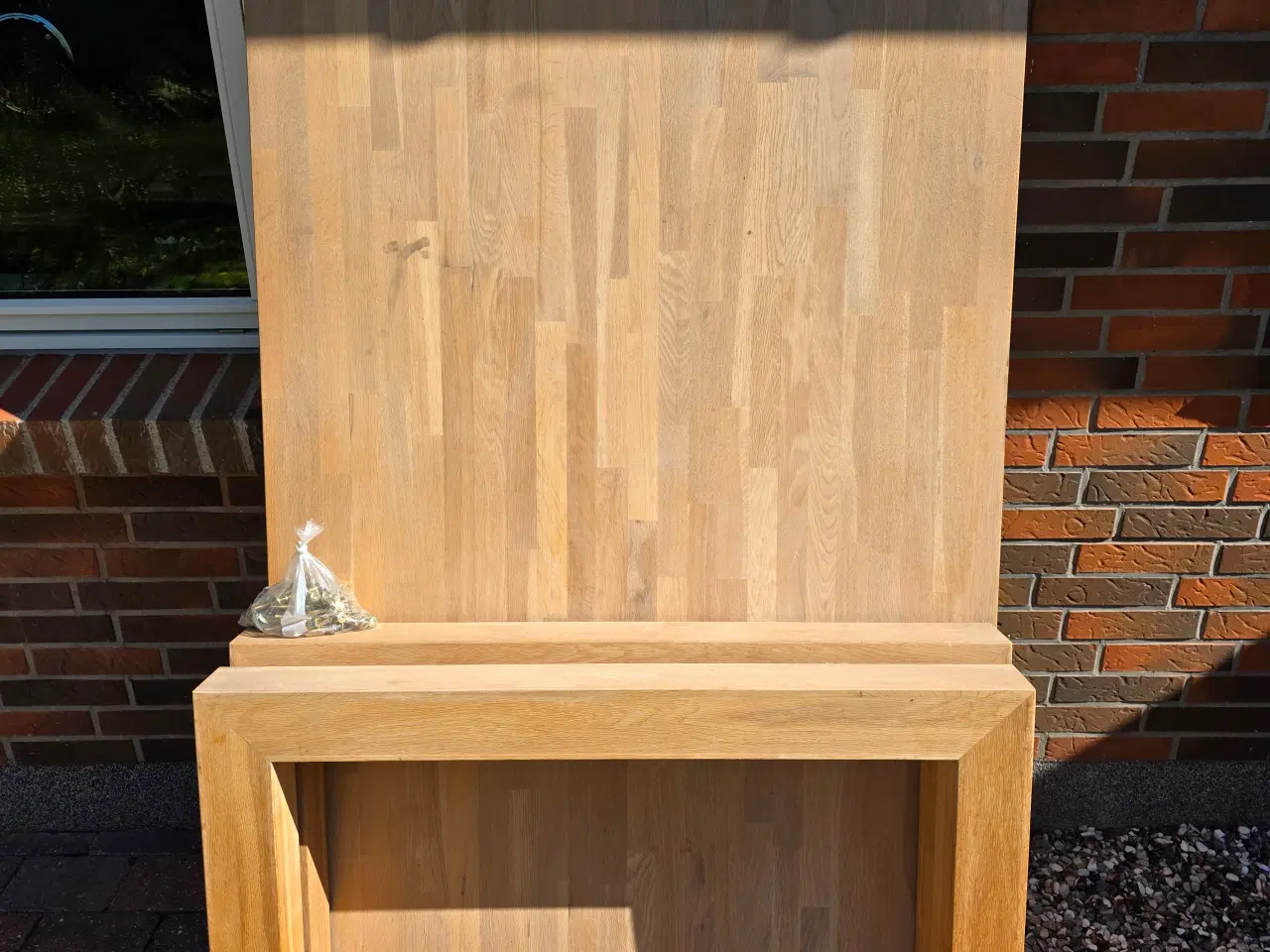 Billede 1 - Solidt Spisebord Af Træ – God Stand