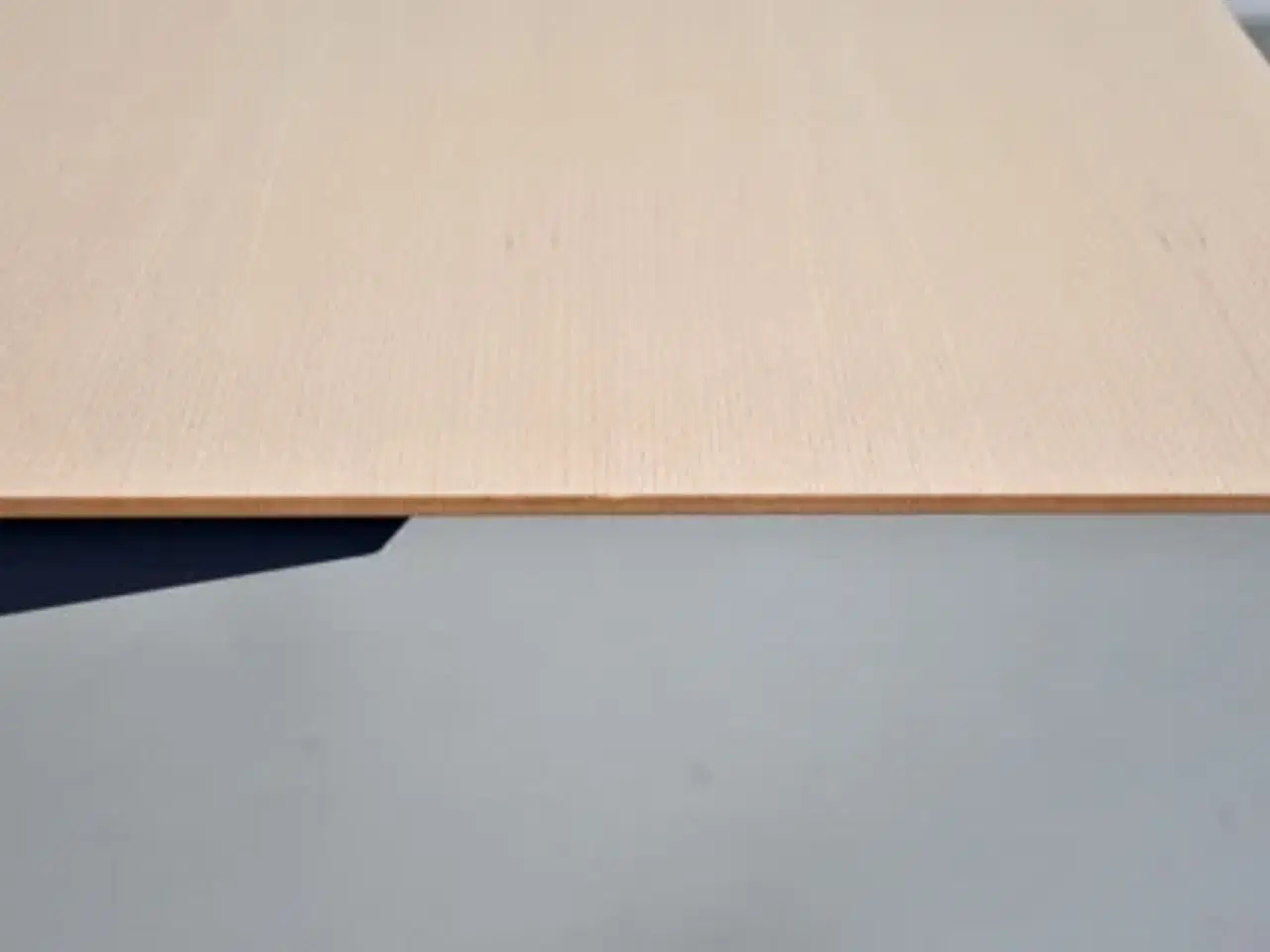 Billede 10 - Scan office hæve-/sænkebord med bøgelaminat, 150 cm.