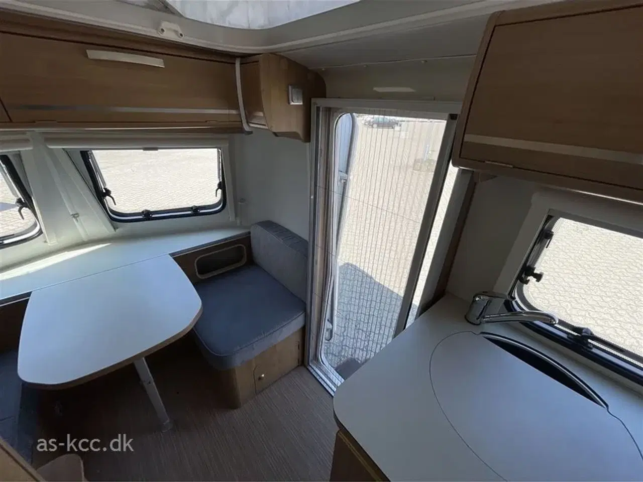 Billede 17 - 2014 - Hymer Touring 430 GT   Hymer Touring Triton 430 GT årgang 2014 3 sovepladser, 2 siddepladser, Mover, Cykelholder, Solsejl. 2 fl. 6 kg gas tomme, Reservehjul.
