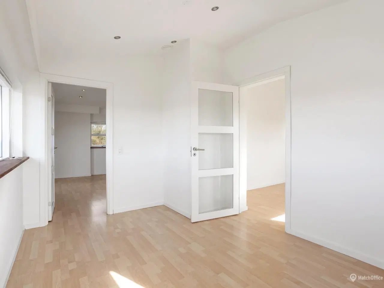 Billede 8 - Lyst kontor i større erhvervspark