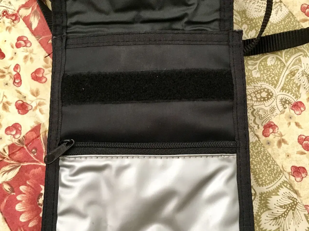 Billede 4 - Mobil/sport taske til salg