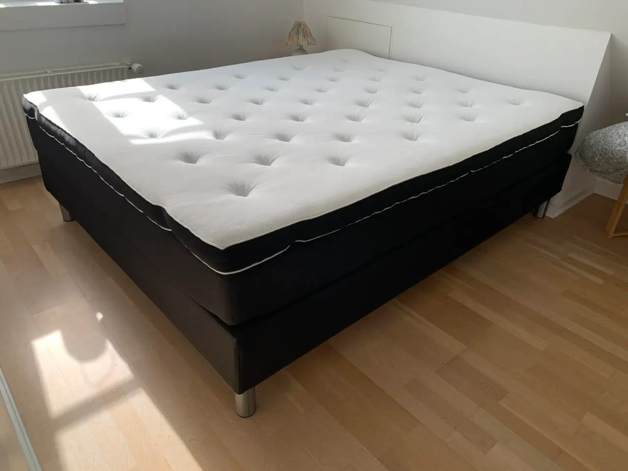 Billede 1 - Næsten ubrugt boxmadras med topmadras 160x200 cm