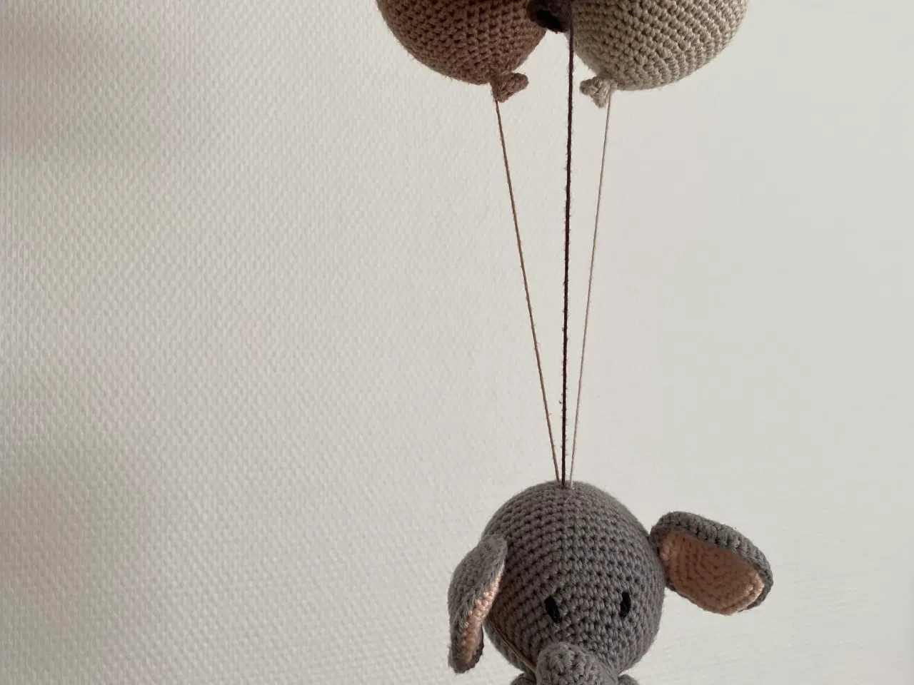 Billede 6 - Uro. Hæklet kanin, elefant, flodhest med balloner