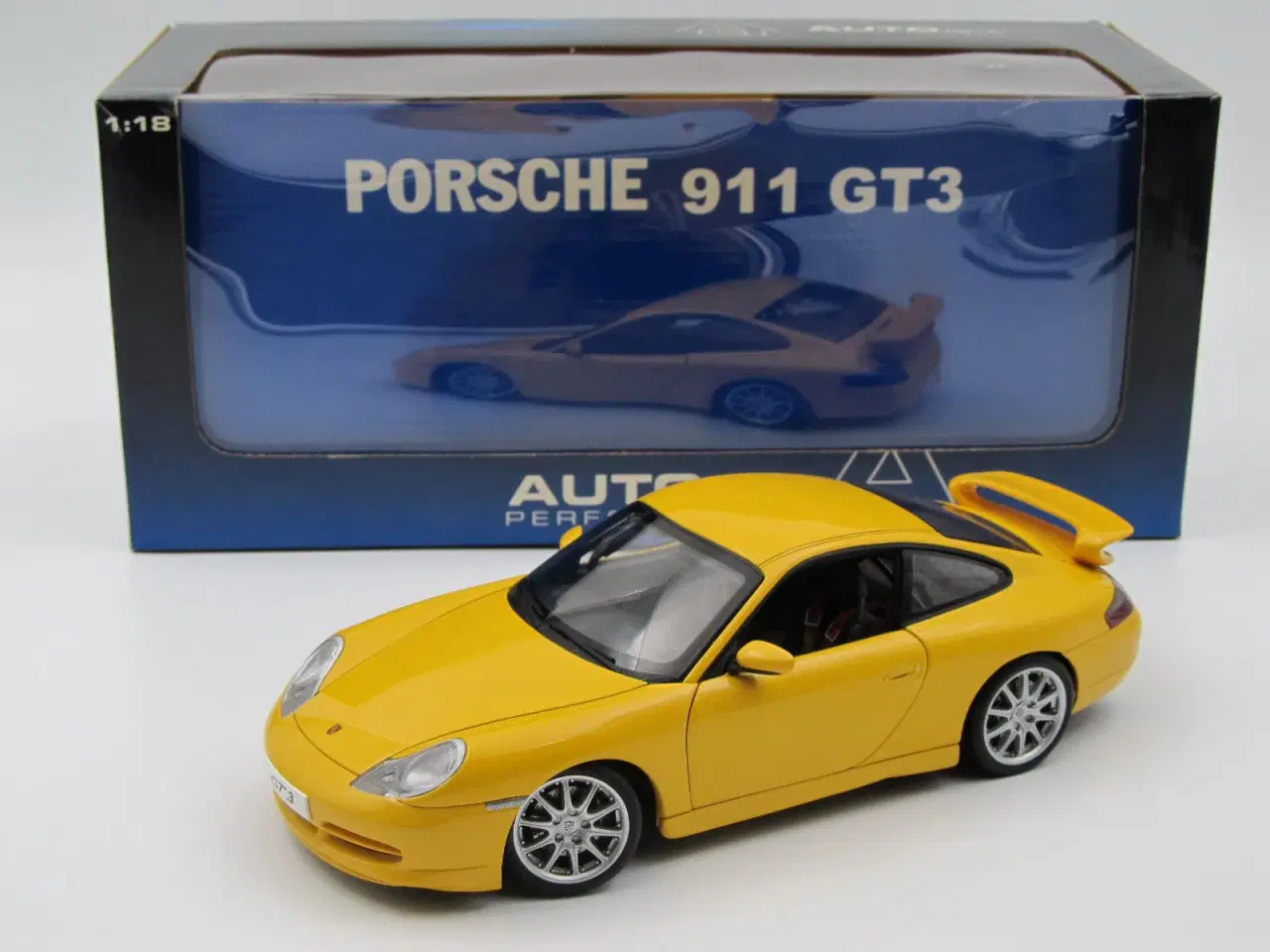 Billede 9 - 1999 Porsche 911 (996) GT3 fra AUTOart - 1:18