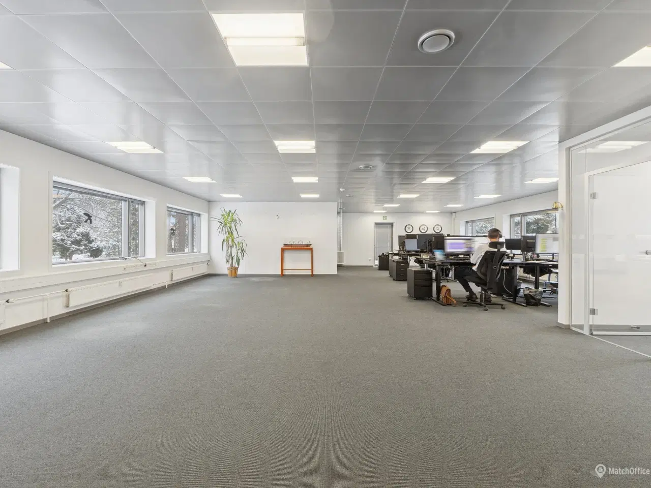 Billede 2 - Åbent kontormiljø i serviceret flerbrugerhus med stærk strategisk beliggenhed