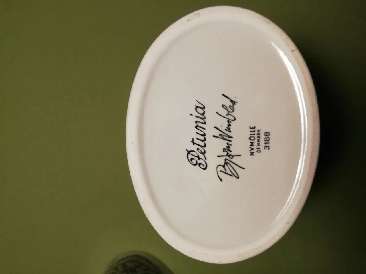 Billede 4 - 2 Bjørn Wiinblad fajance vaser Leilje og petunia