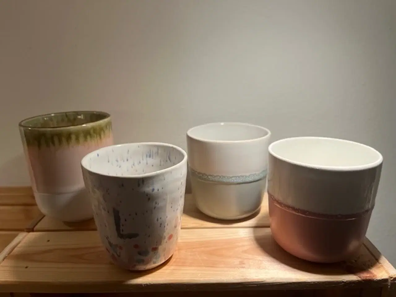 Billede 1 - Håndlavede keramik kopper sæt i lyse farver