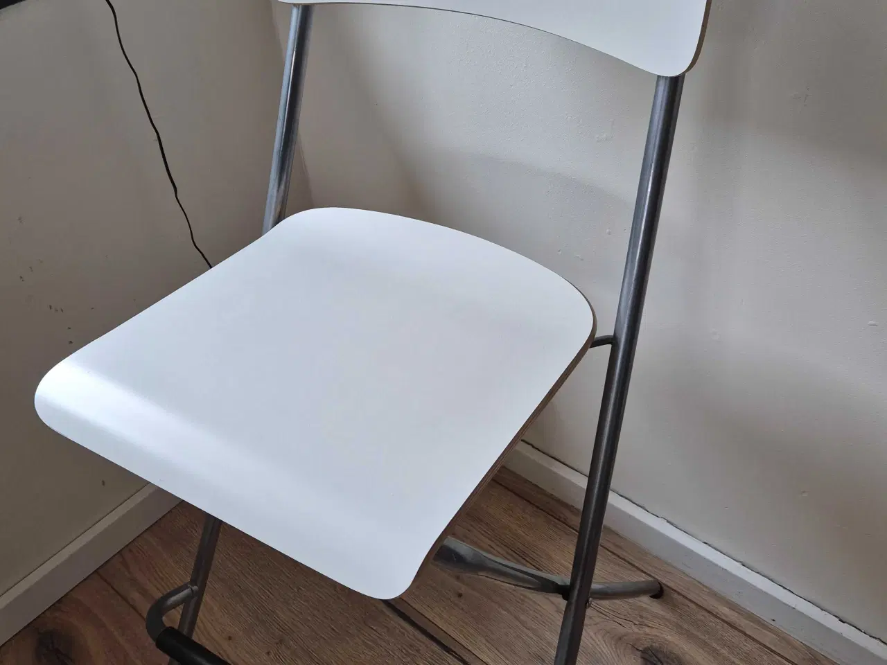 Billede 3 - Hvide høj stole 