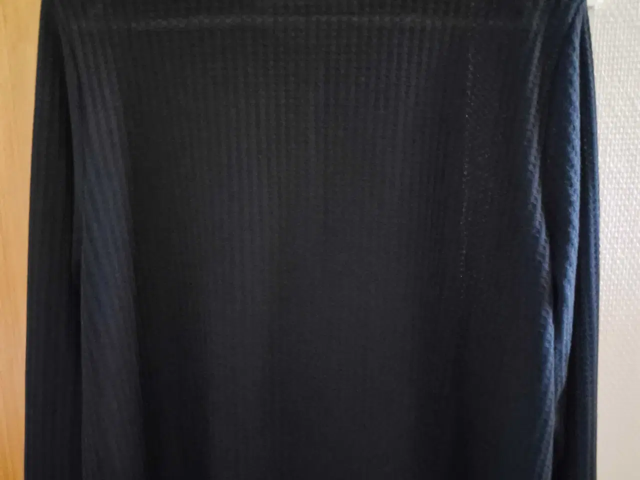 Billede 2 - Pæn sort bluse