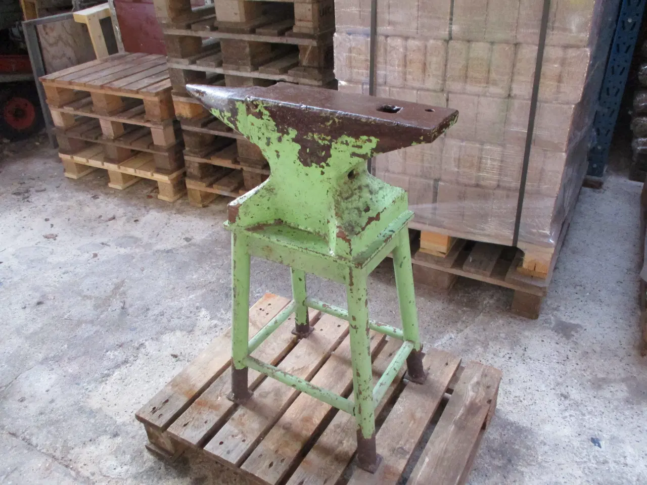 Billede 1 - Ambolt, på jernstativ