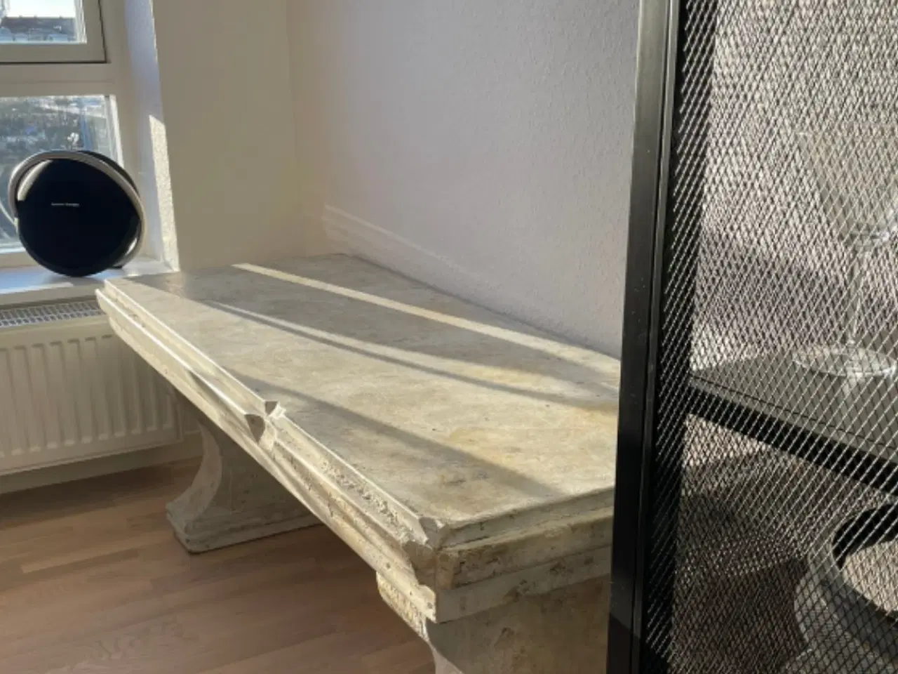Billede 2 - “Marmorlook” træbænk-rekvisit fra kgl teater 