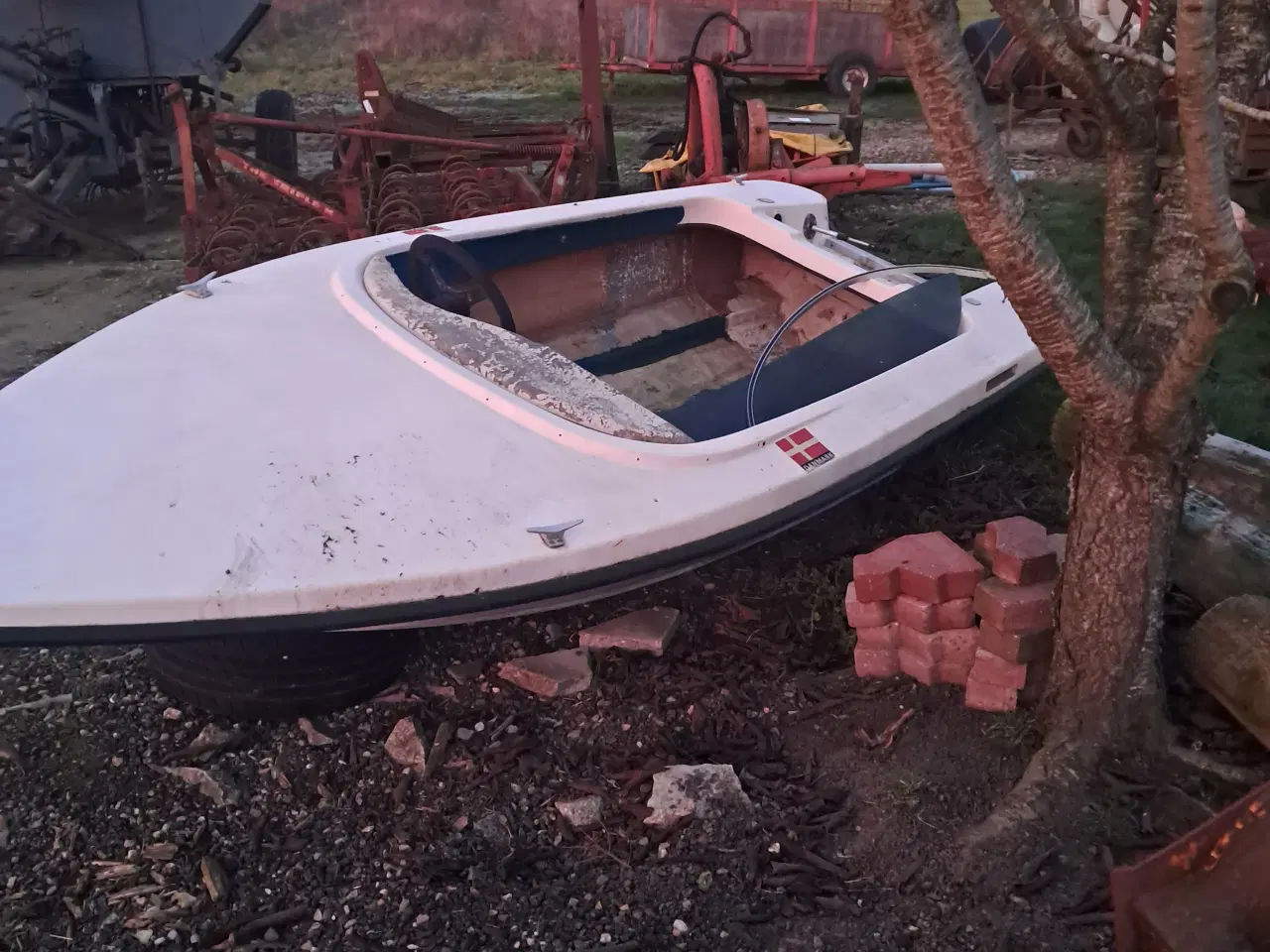 Billede 1 - Lille speedbåd.  