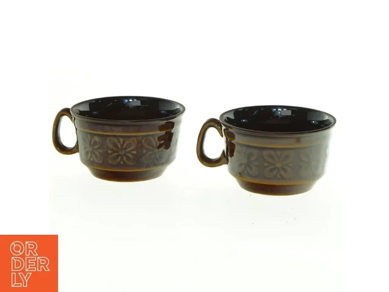 Billede 1 - Brune keramik krus med blomstermotiv (str. 12 x 10 x 6 cm)