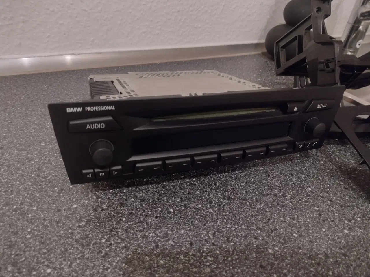 Billede 1 - Radio orginal til en BMW E90 318 I årgang 2006