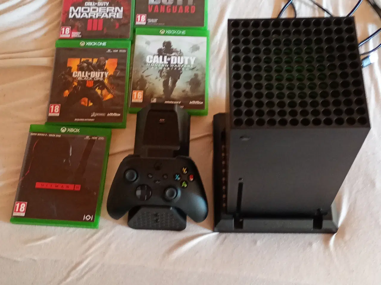 Billede 1 - Xbox Series x med 5 spil lader stand og rgb stand 