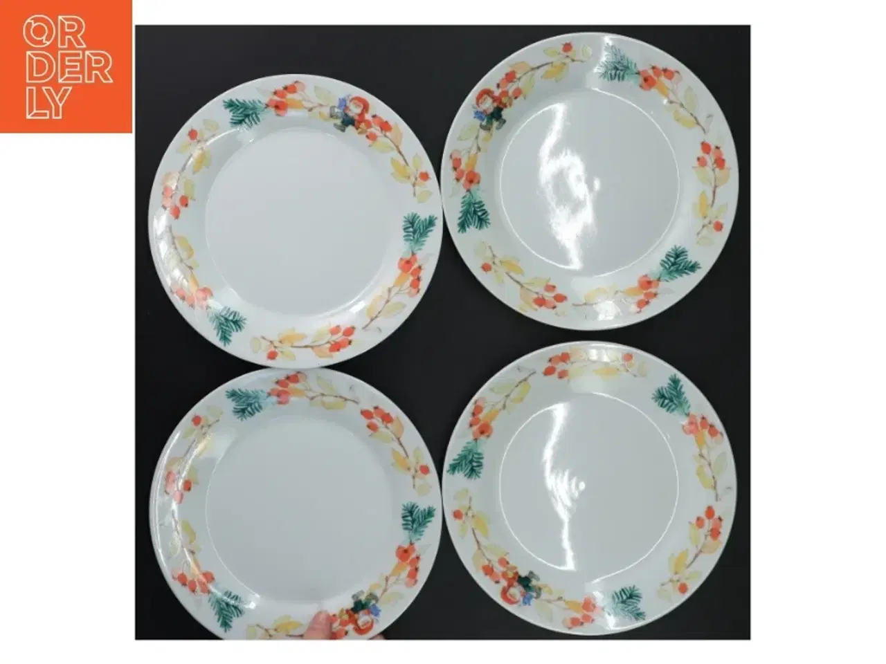 Billede 4 - Sæt af 4 dekorative tallerkener fra Mads Stage (str. Ø 19 cm)