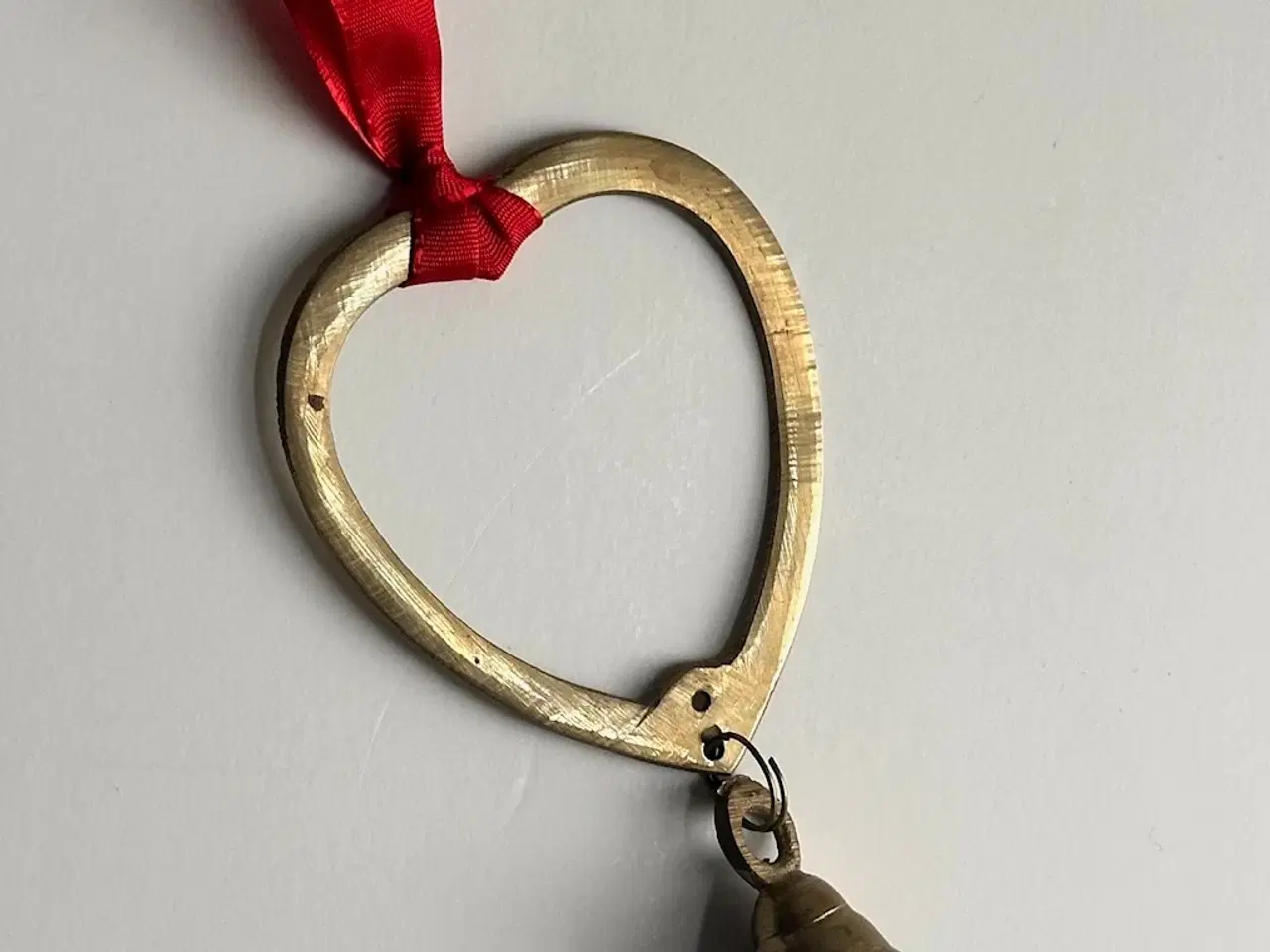 Billede 2 - Messinghjerte m klokke