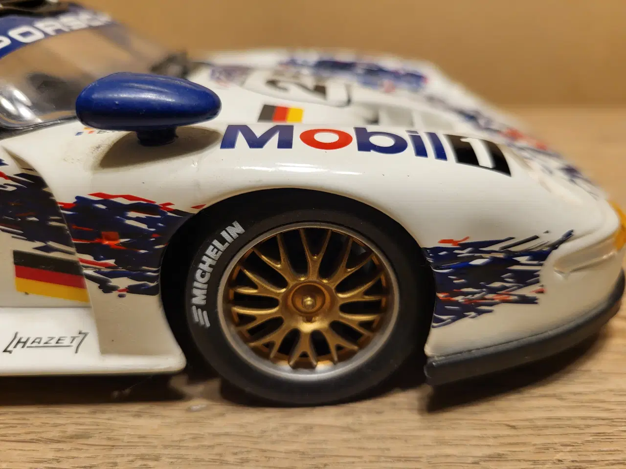 Billede 2 - Modelbil, Porsche 911 GT1 Le Mans 1996, skala 1/18