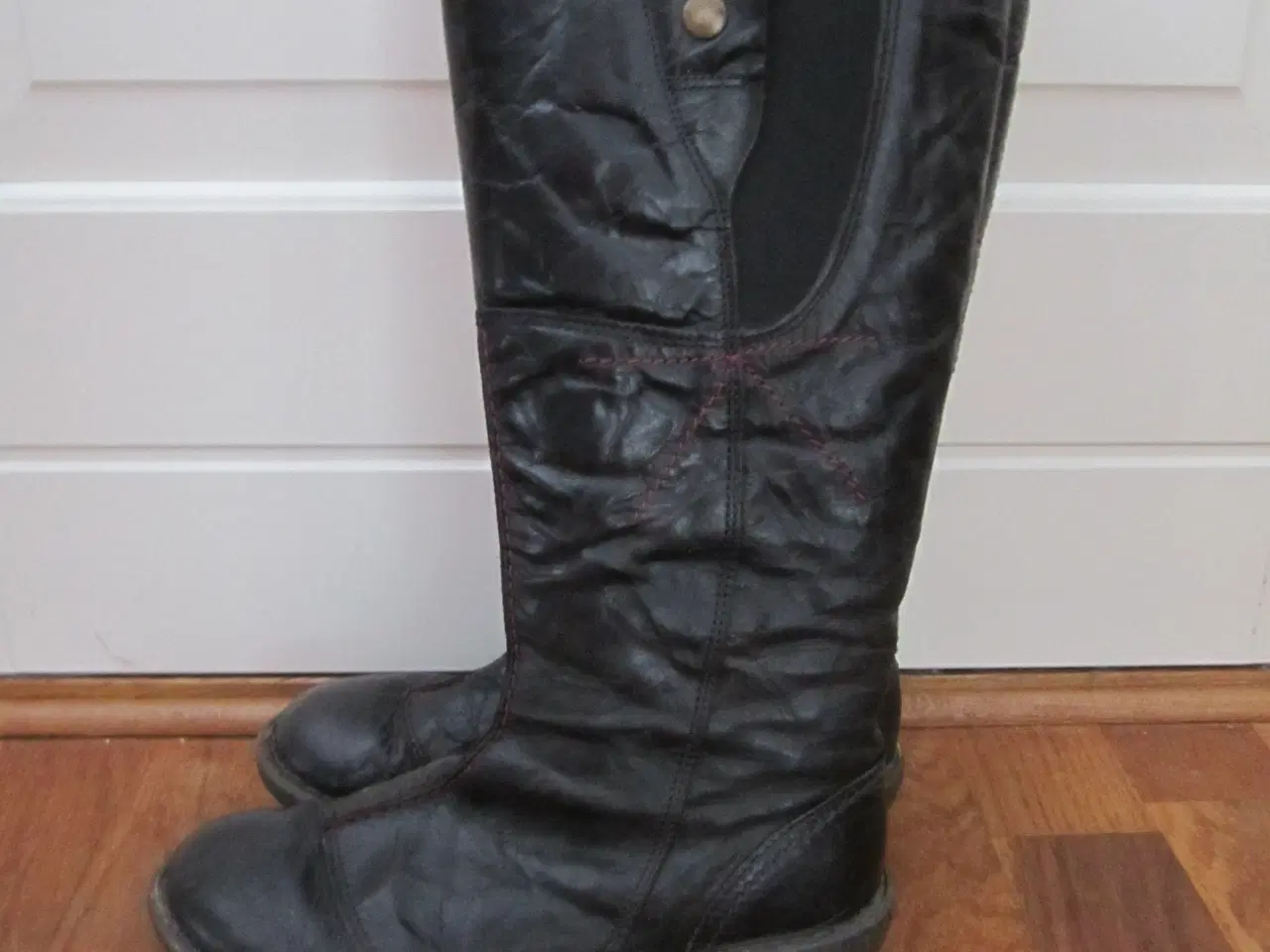 Billede 1 - LÆKRE VINTERSTØVLER. Str. 36. BYD.