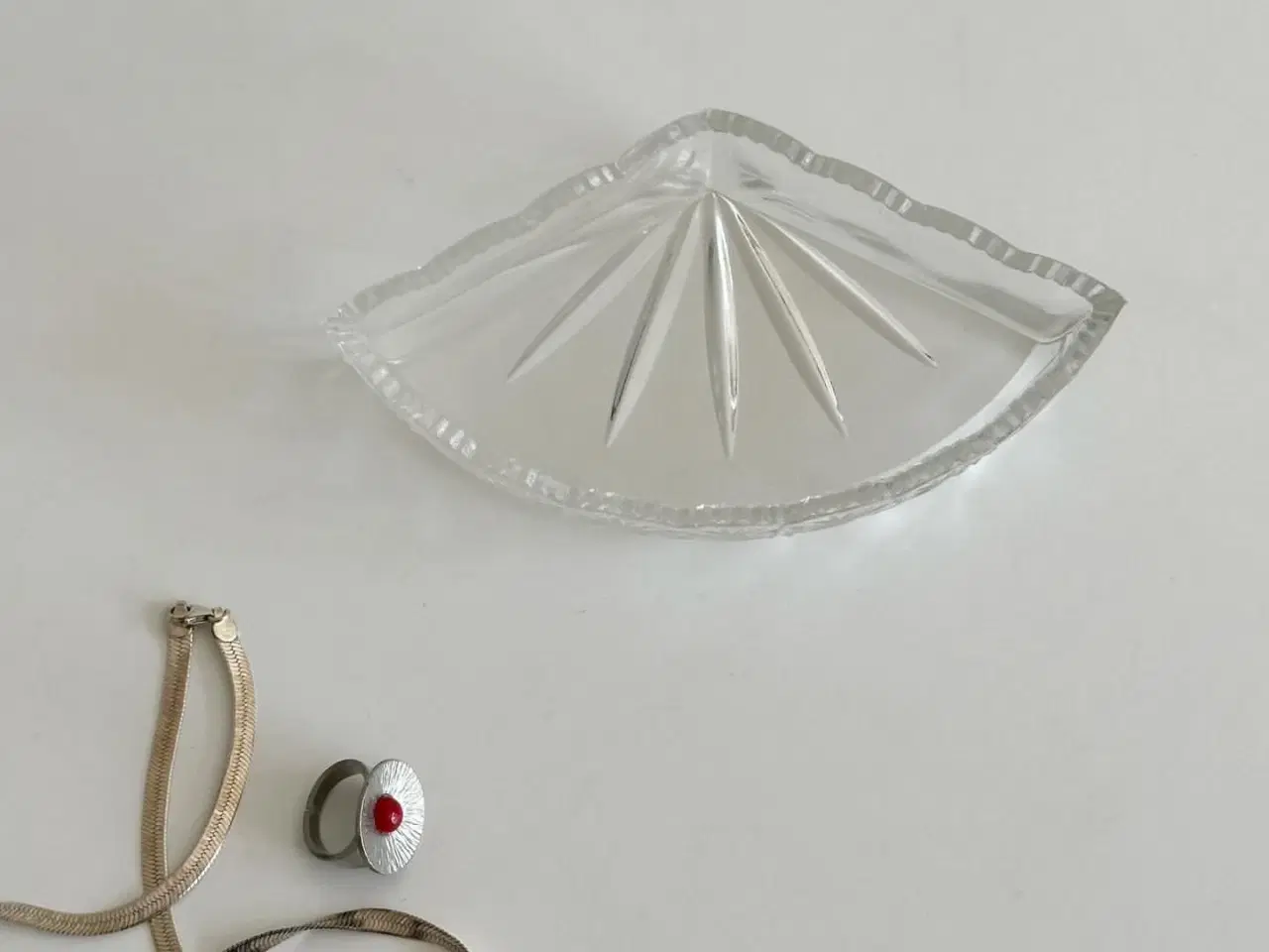 Billede 2 - Smykkeskål, presset glas