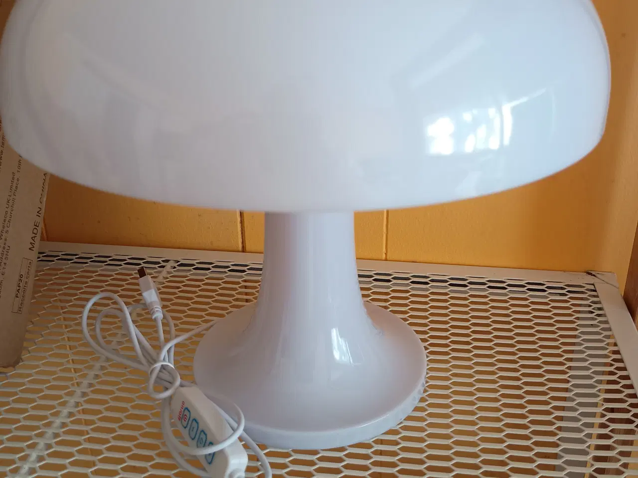 Billede 1 - To nye bordlamper.