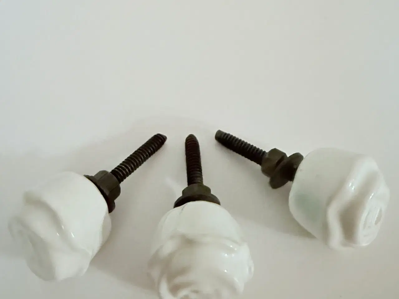 Billede 1 - Hvide porcelænknopper- 2 stk.