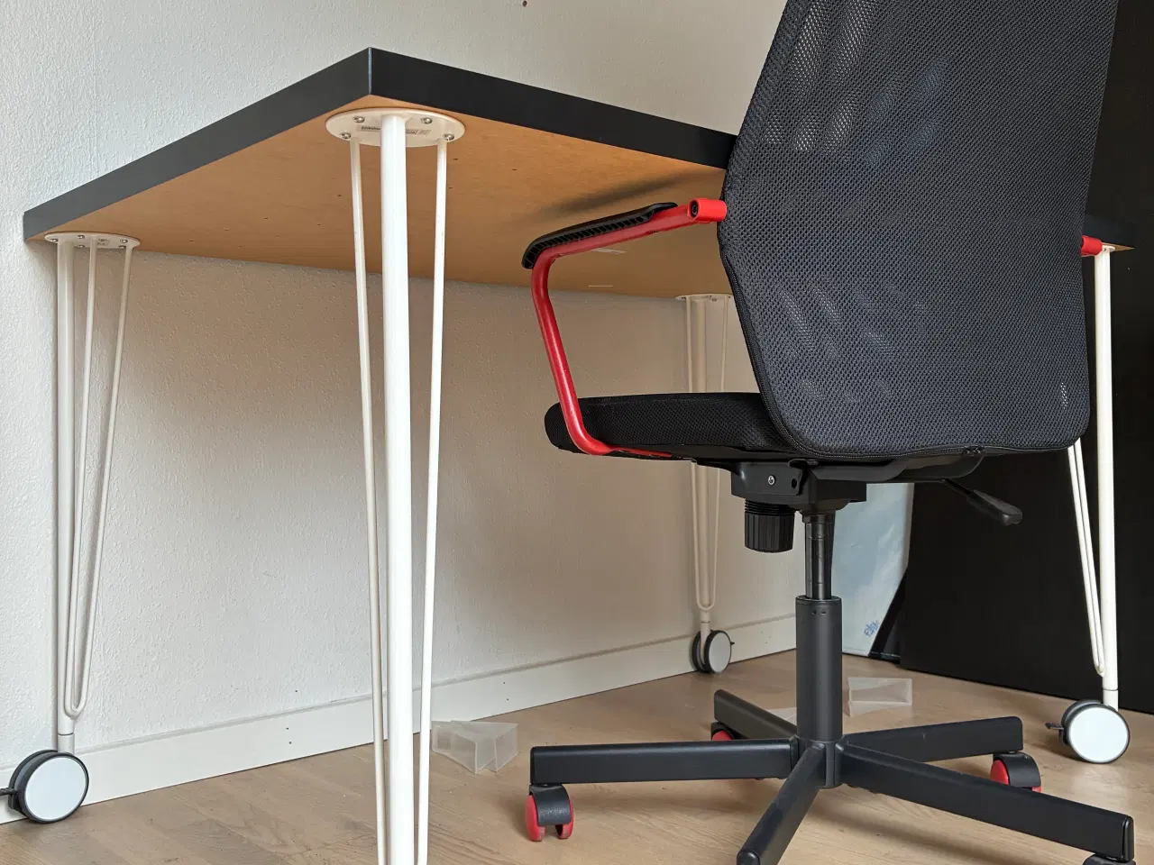 Billede 2 - IKEA BORD - Kontorbord eller spisebord