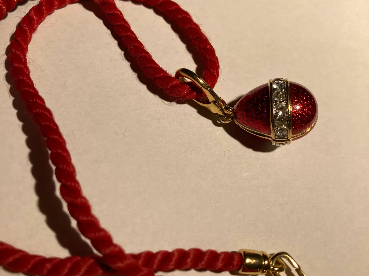 Billede 6 - Lille "Farberge´" æg vedhæng i dyb rødt